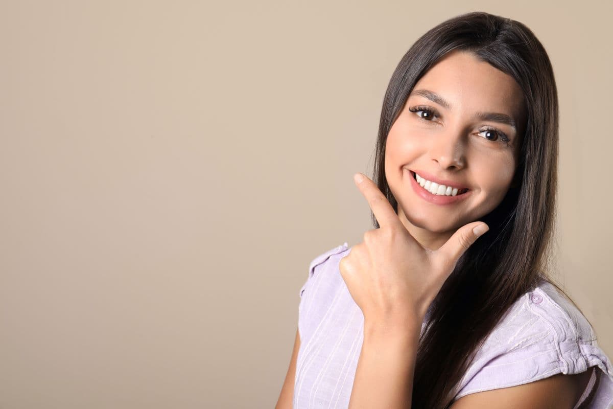 Featured image for How many top teeth usually need to show when you are resting your mouth naturally?