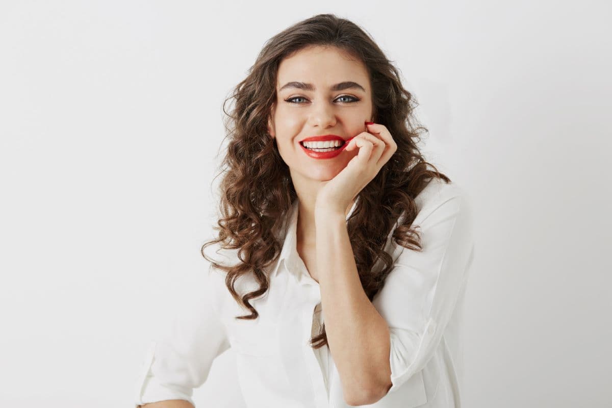 Featured image for Can I Chew Crunchy Foods Like Apples or Carrots With My Front Teeth After Composite Bonding?