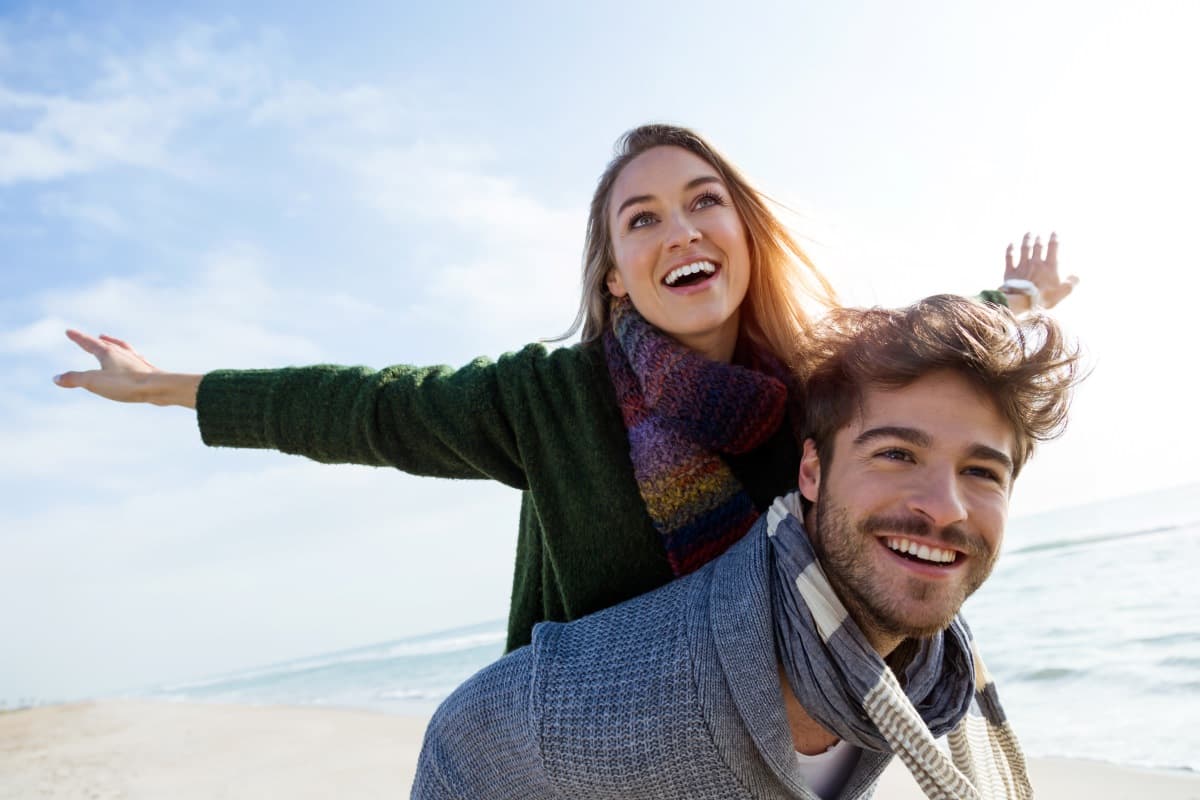 Featured image for How Do Dentists Design a Smile Makeover So It Doesn't Look Fake or Bulky?